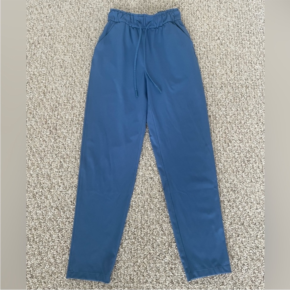 Lululemon Outfit Bundle – Clip-In Tank (6) & High-Rise Joggers (2) - Picture 9 of 16